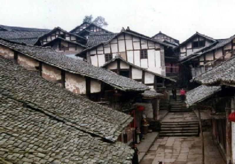 闽南千年渔村蟳埔：簪花成海引客来
